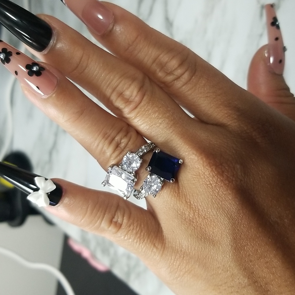 Jewels 💗 - Picture 4 of 9